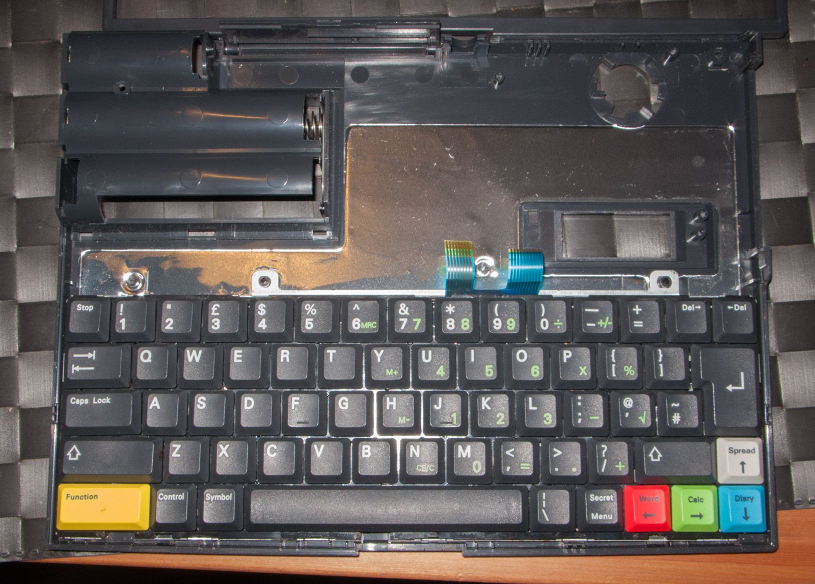 keyboard of an Amstrad Notepad NC200 without the floppy drive