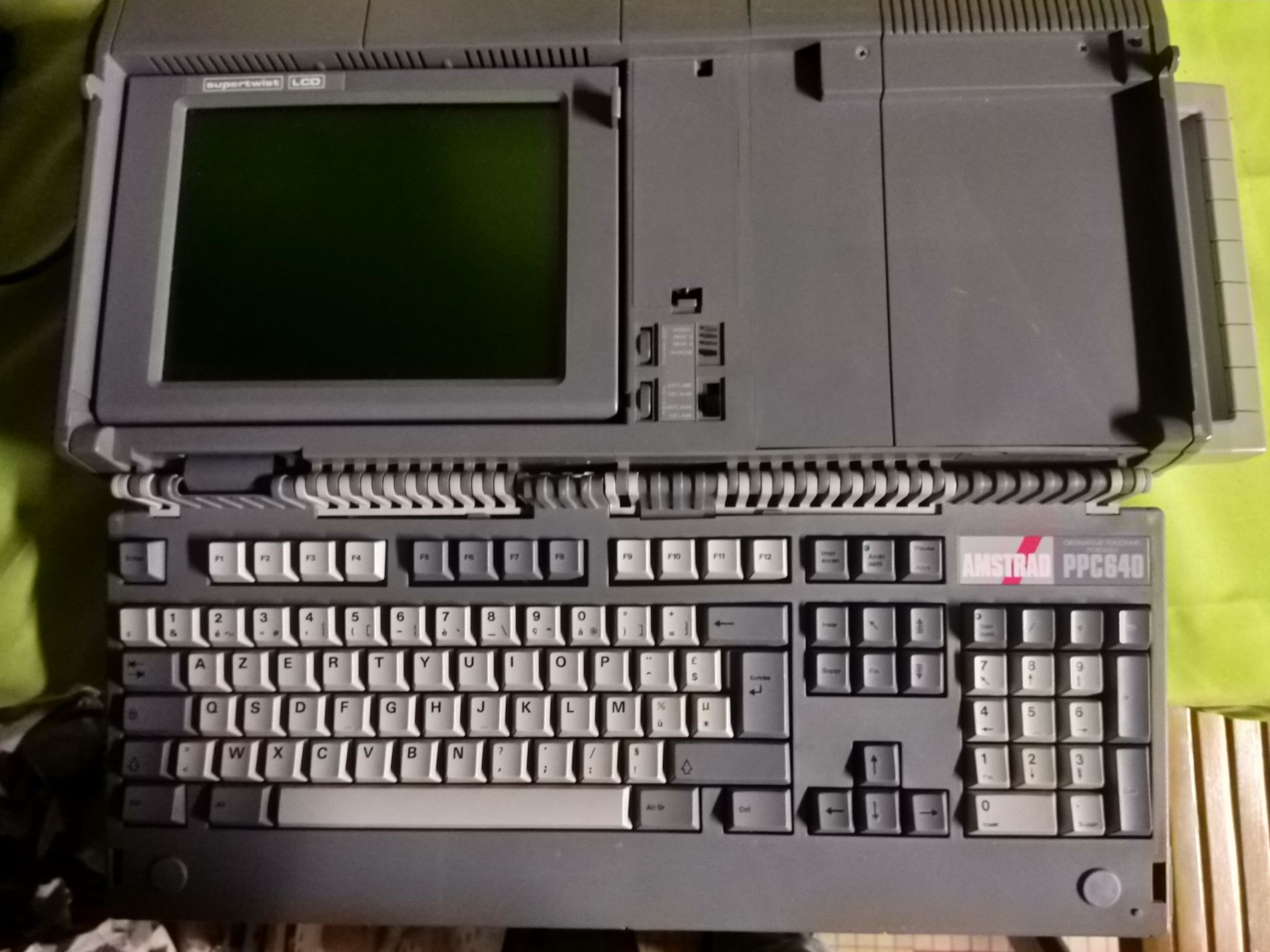 Amstrad PPC 640 opened, up view